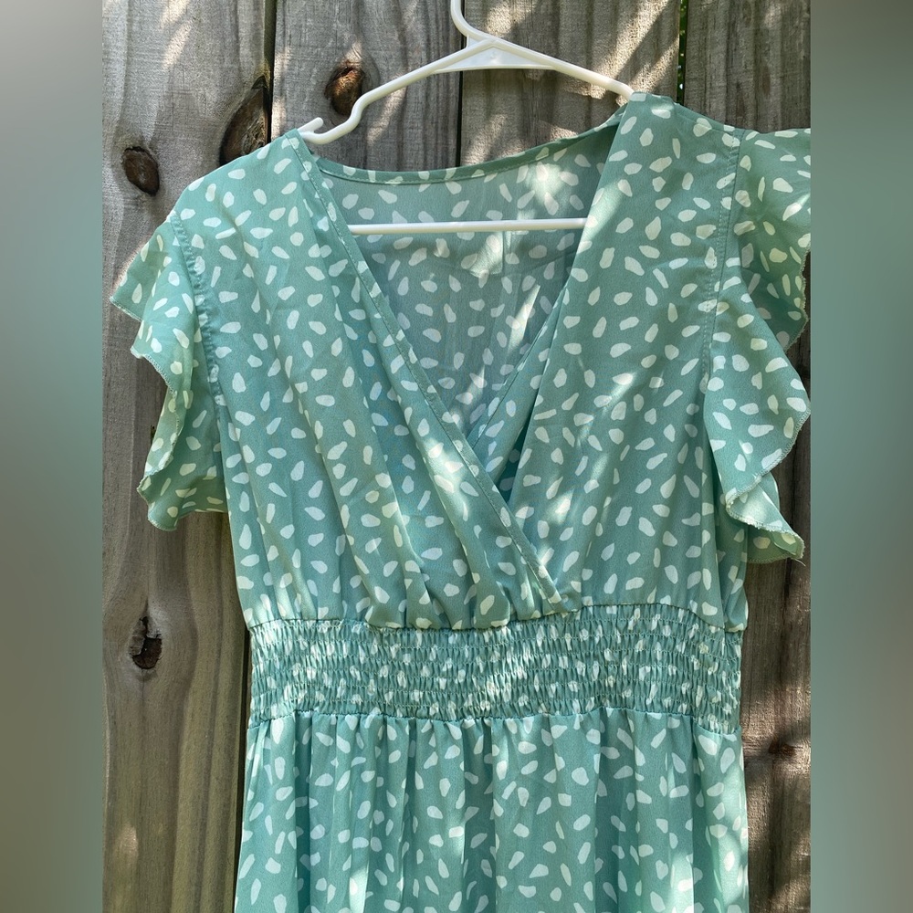 Elegant Green Maxi Dress - Picture 2 of 4